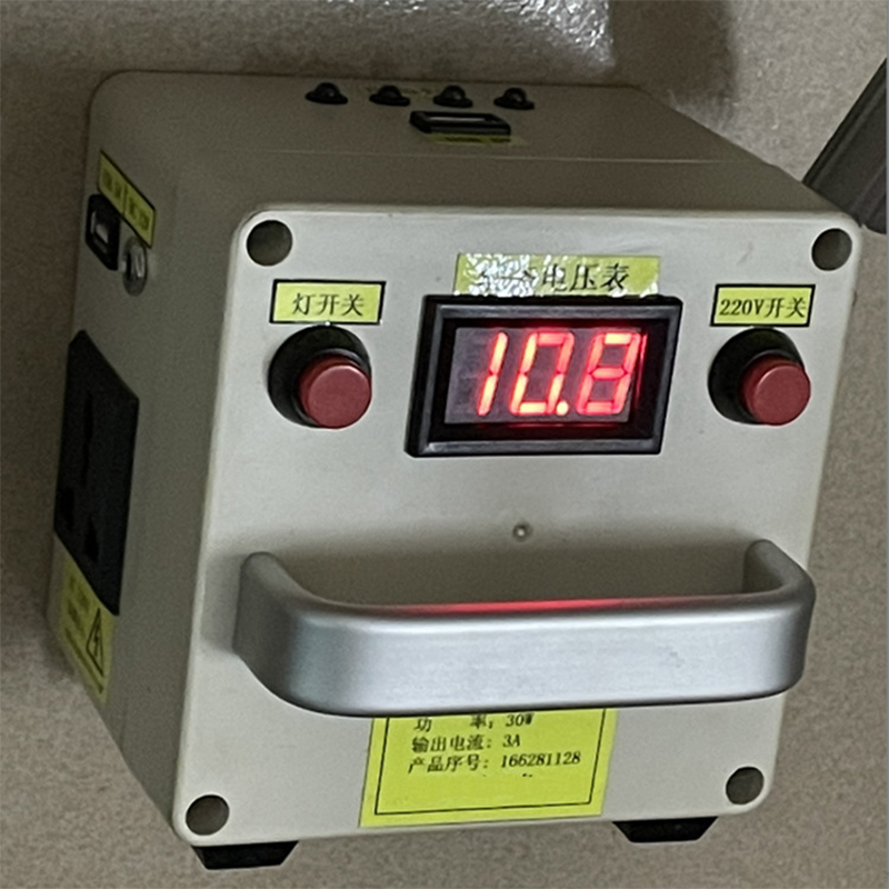 Outdoor Power Source - Generatore di emergenza a manovella 220